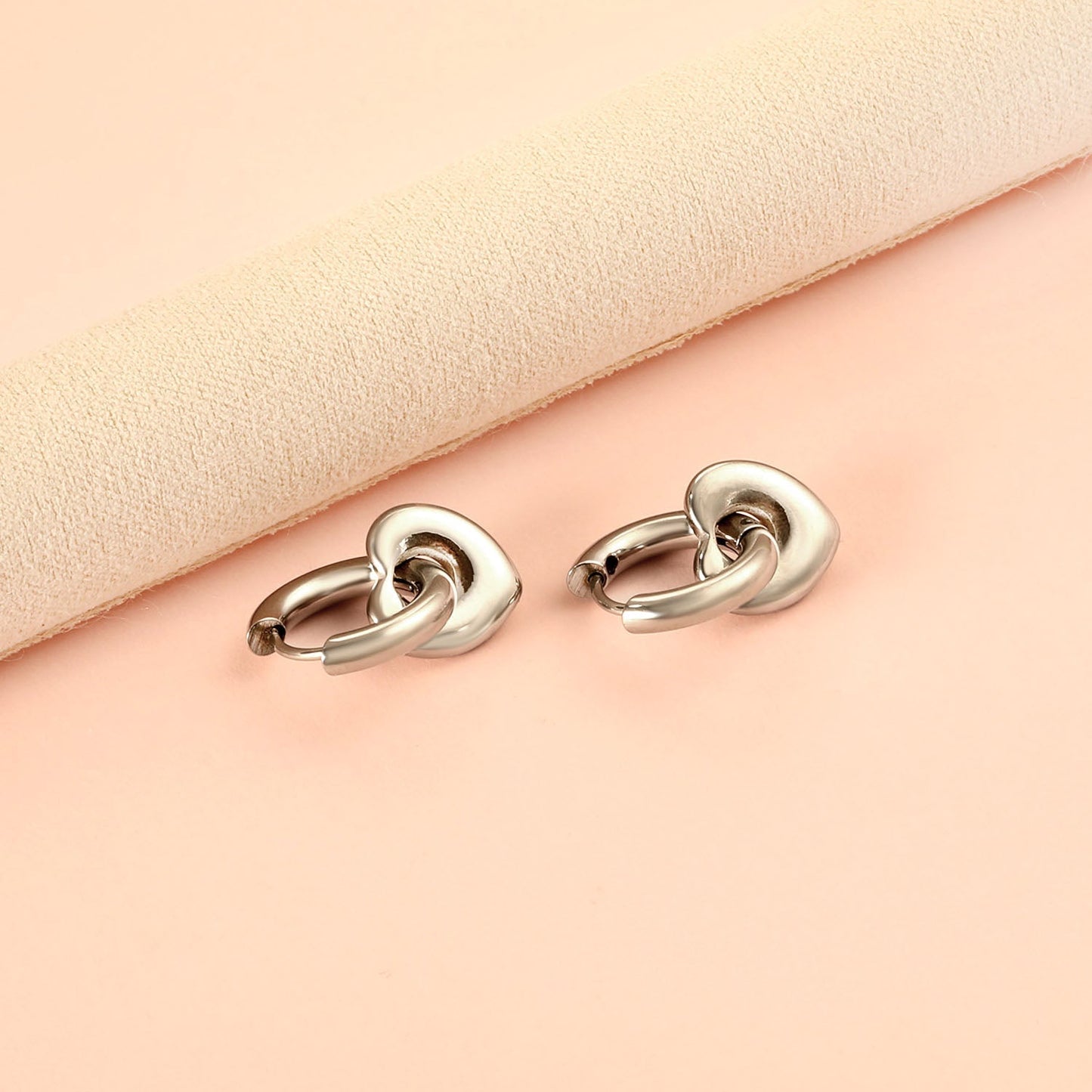 Pendientes Heart Circle Charm con fusión en Oro 18K