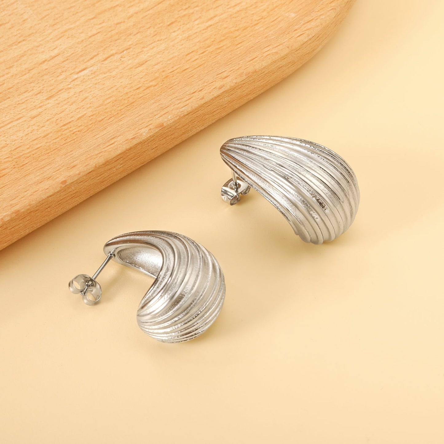 Pendientes Vertical Drop Oval con fusión en Oro 18K