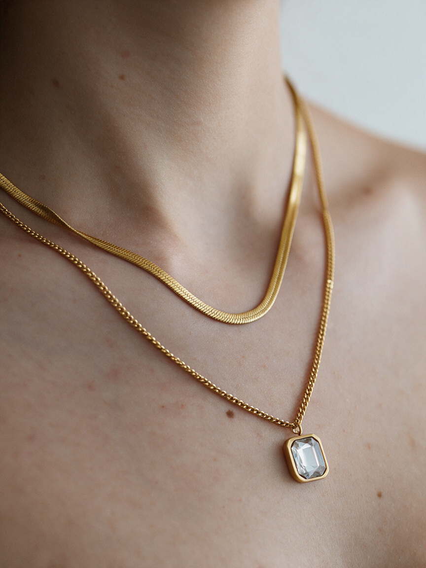 Collar Resplandor Esmeralda con fusión en Oro 18K