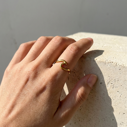 Anillo Wave Heart con fusión en Oro 18K
