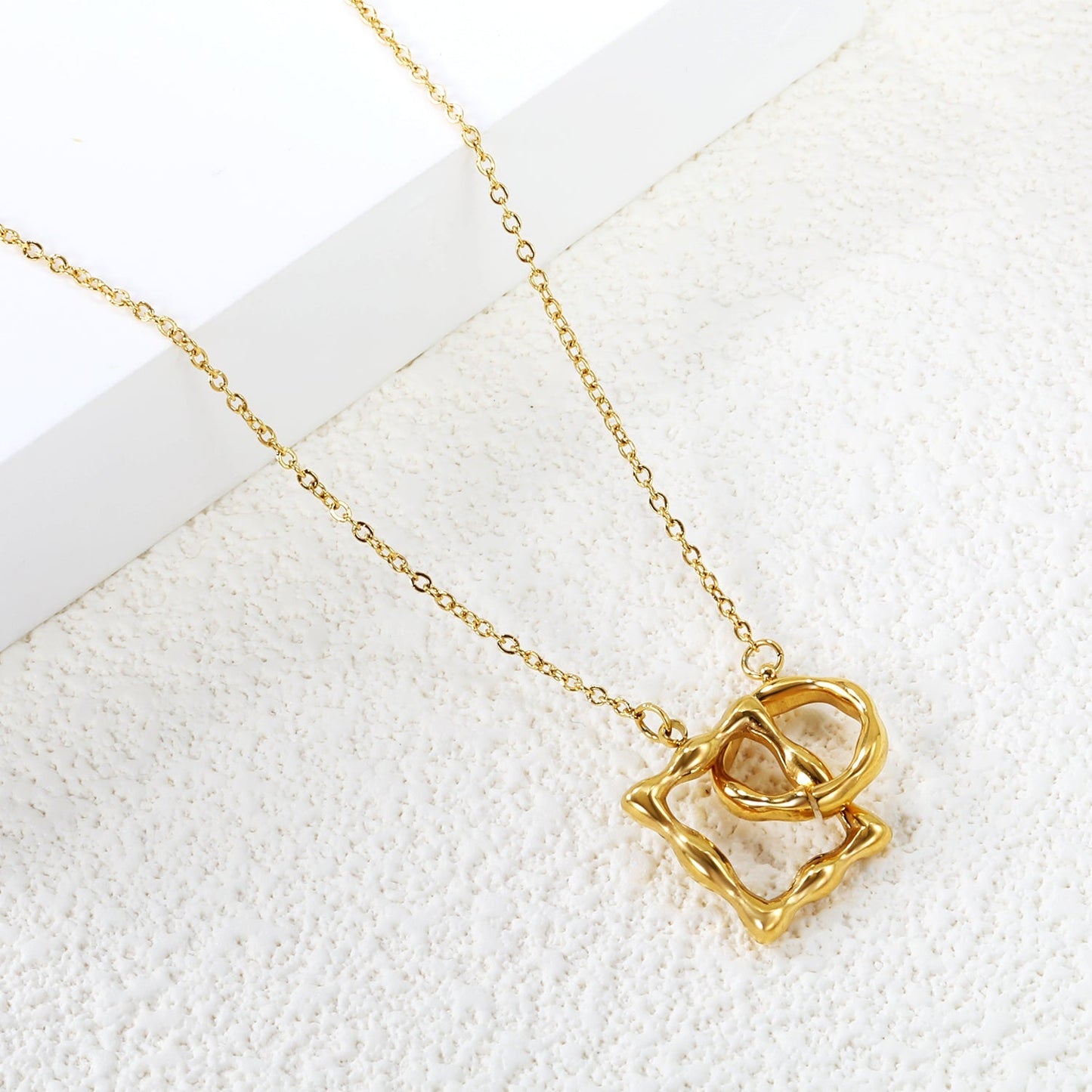 Collar Square & Round Link con fusión en Oro 18K