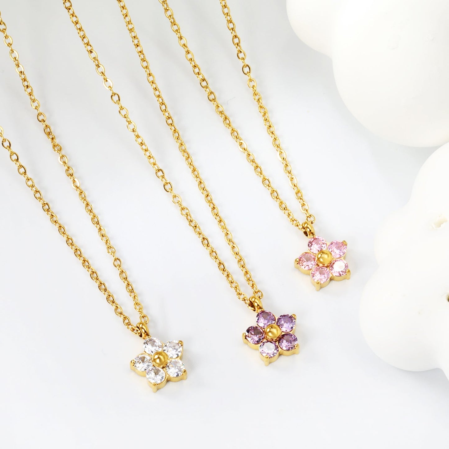 Collar Five Petal Zirconium con fusión en Oro 18K