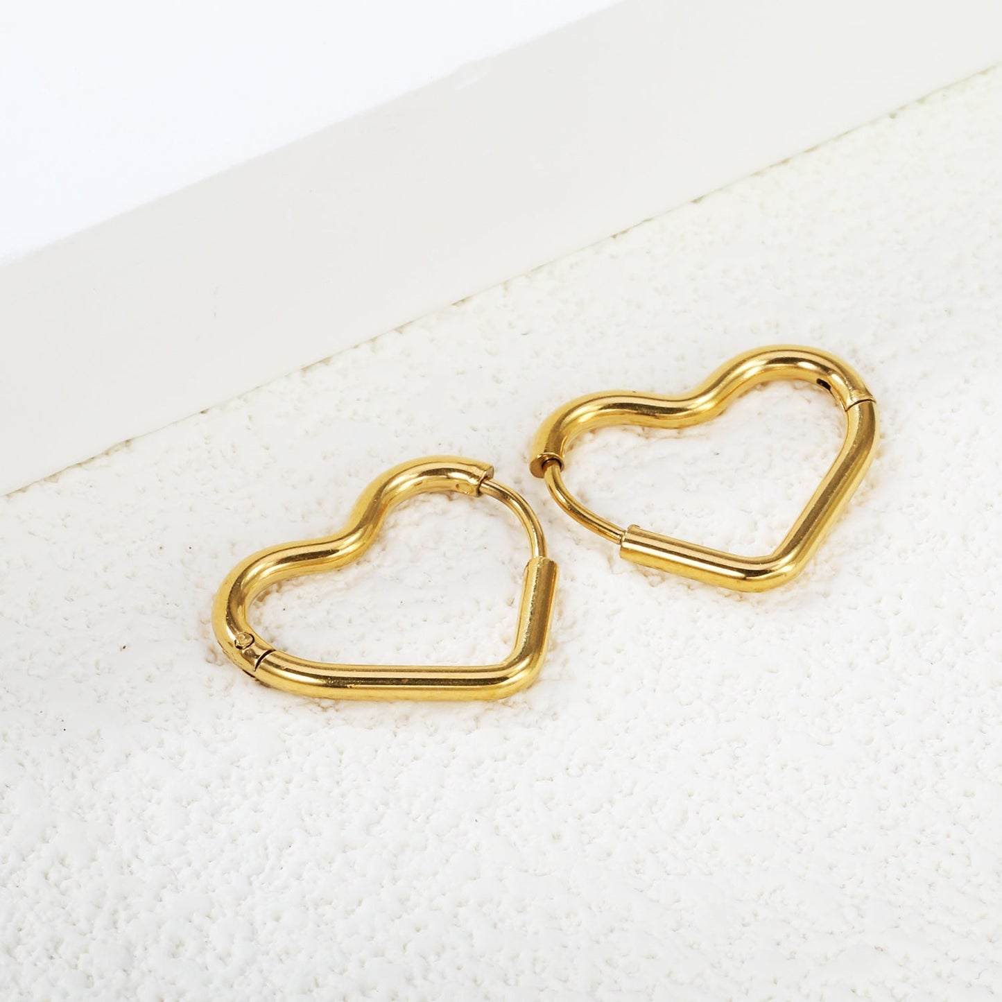 Pendientes Heart Loop Wire con fusión en Oro 18K