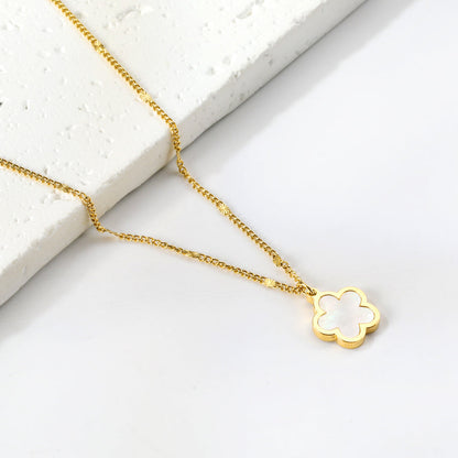 Collar Peach Blossom Shell con fusión en Oro 18K