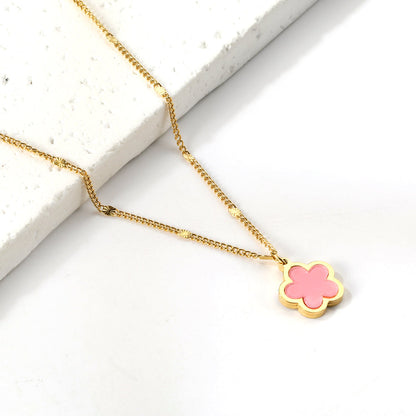 Collar Peach Blossom Shell con fusión en Oro 18K