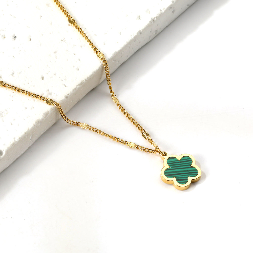 Collar Peach Blossom Shell con fusión en Oro 18K