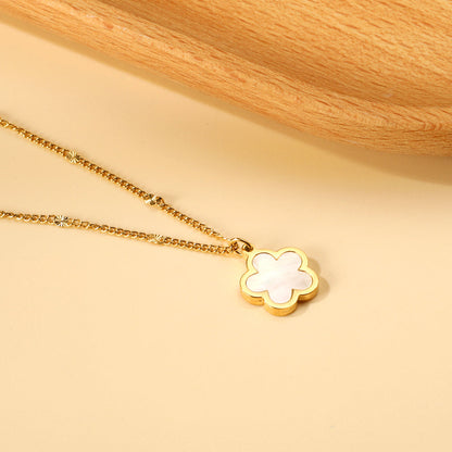 Collar Peach Blossom Shell con fusión en Oro 18K
