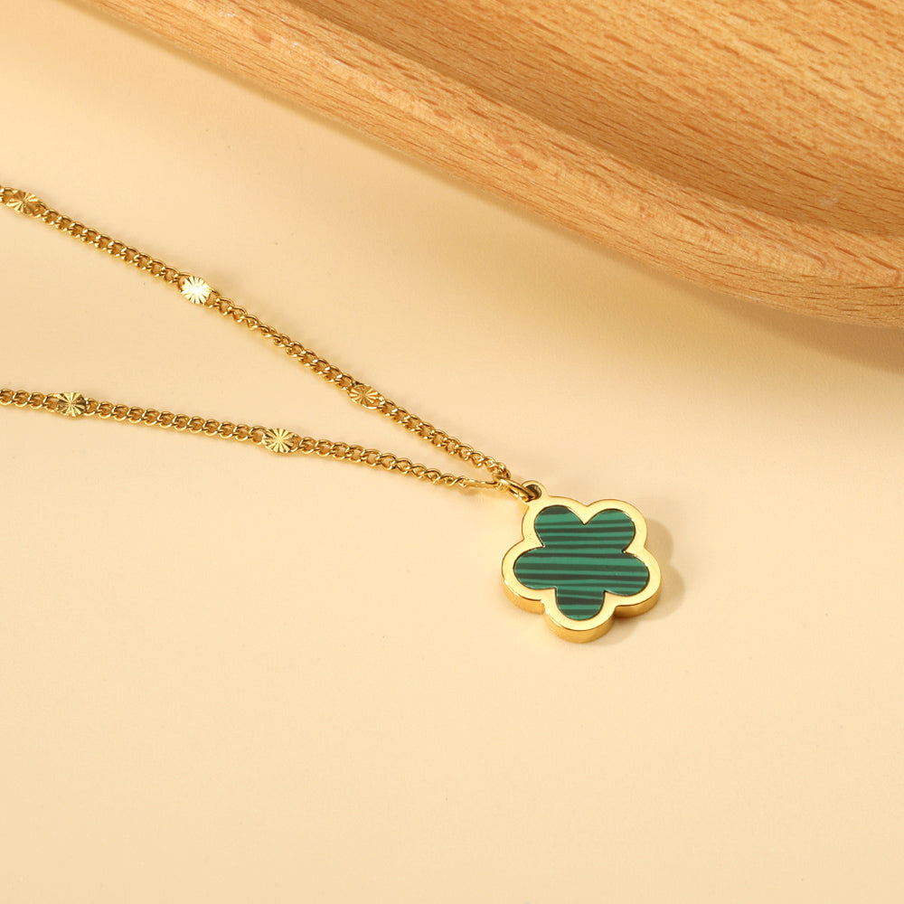 Collar Peach Blossom Shell con fusión en Oro 18K