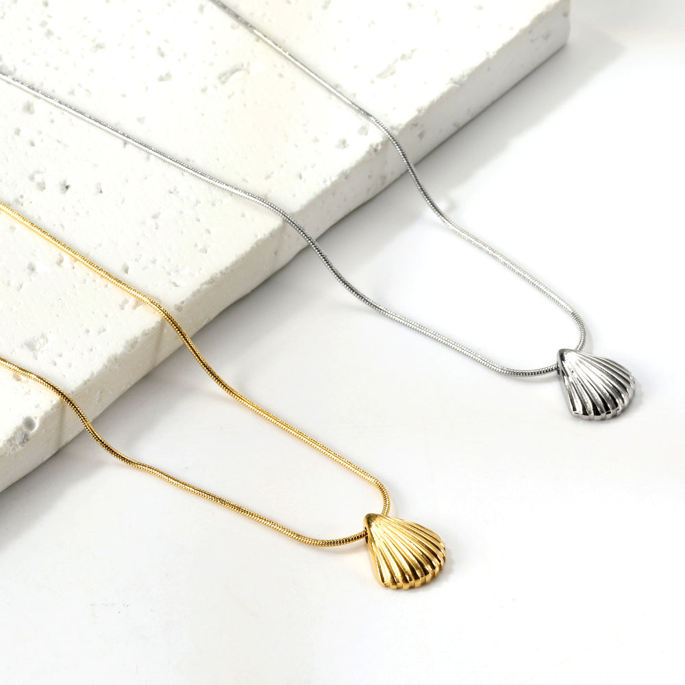 Collar Shell Moonlight con fusión en Oro 18K