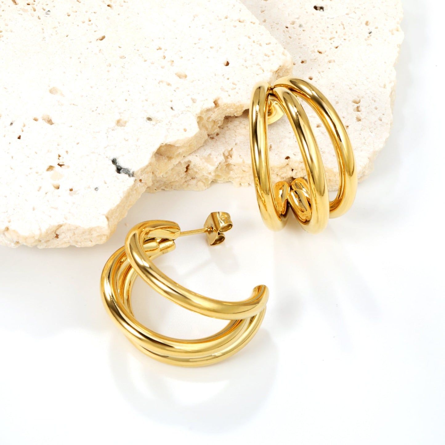 Pendientes C-Curve Triple con fusión en Oro 18K