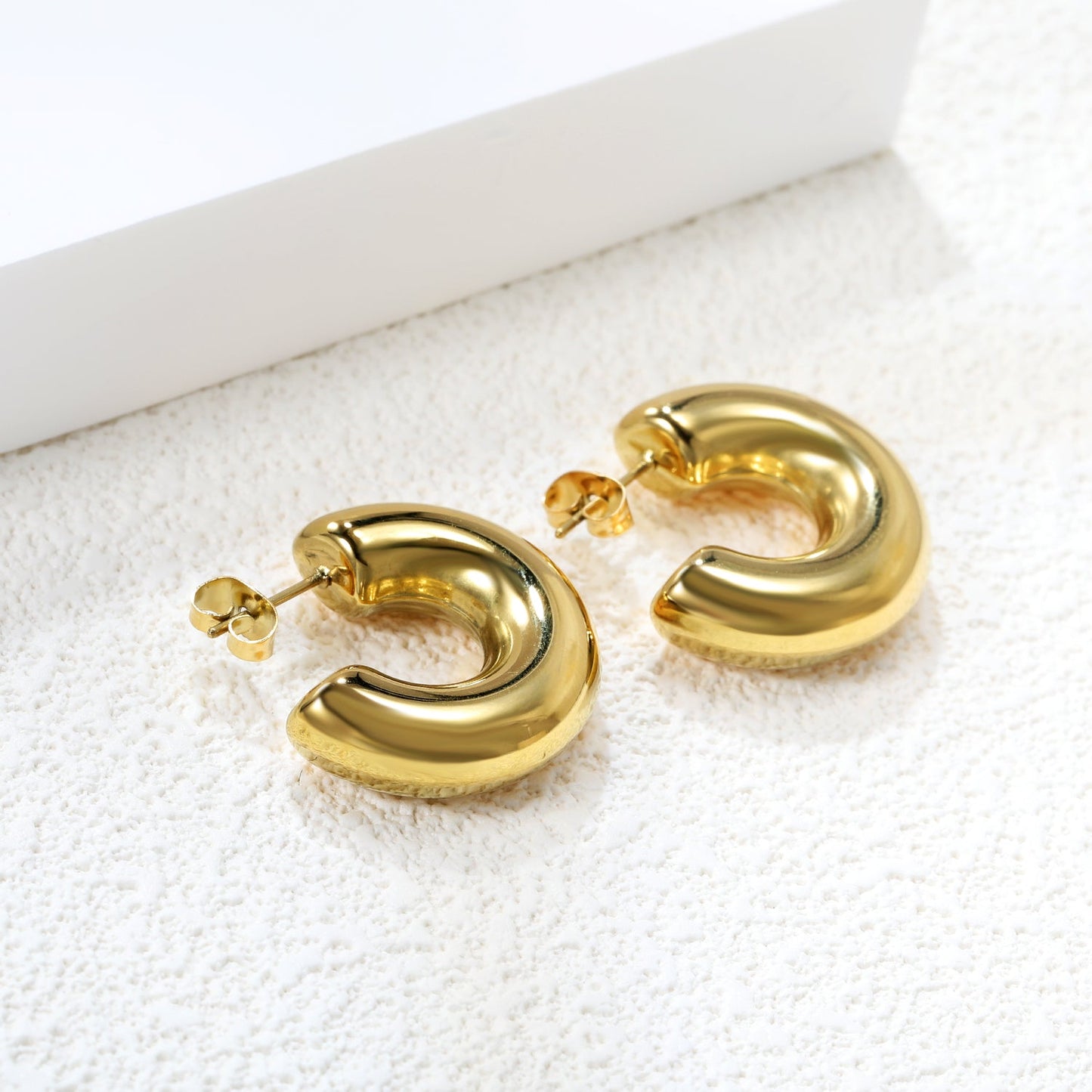 Pendientes C-Curve Essential con fusión en Oro 18K
