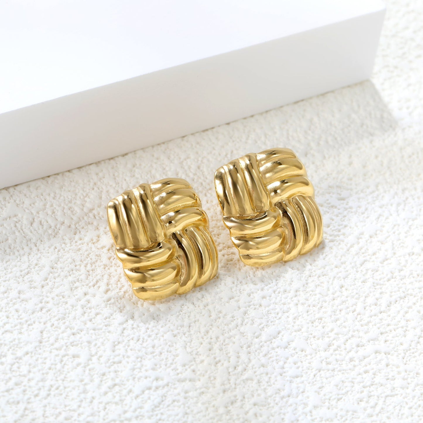 Pendientes Square Knitted Texture con fusión en Oro 18K
