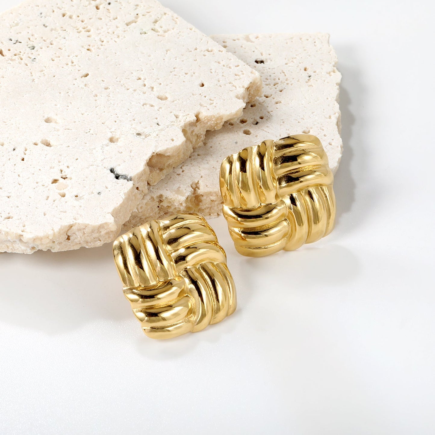 Pendientes Square Knitted Texture con fusión en Oro 18K