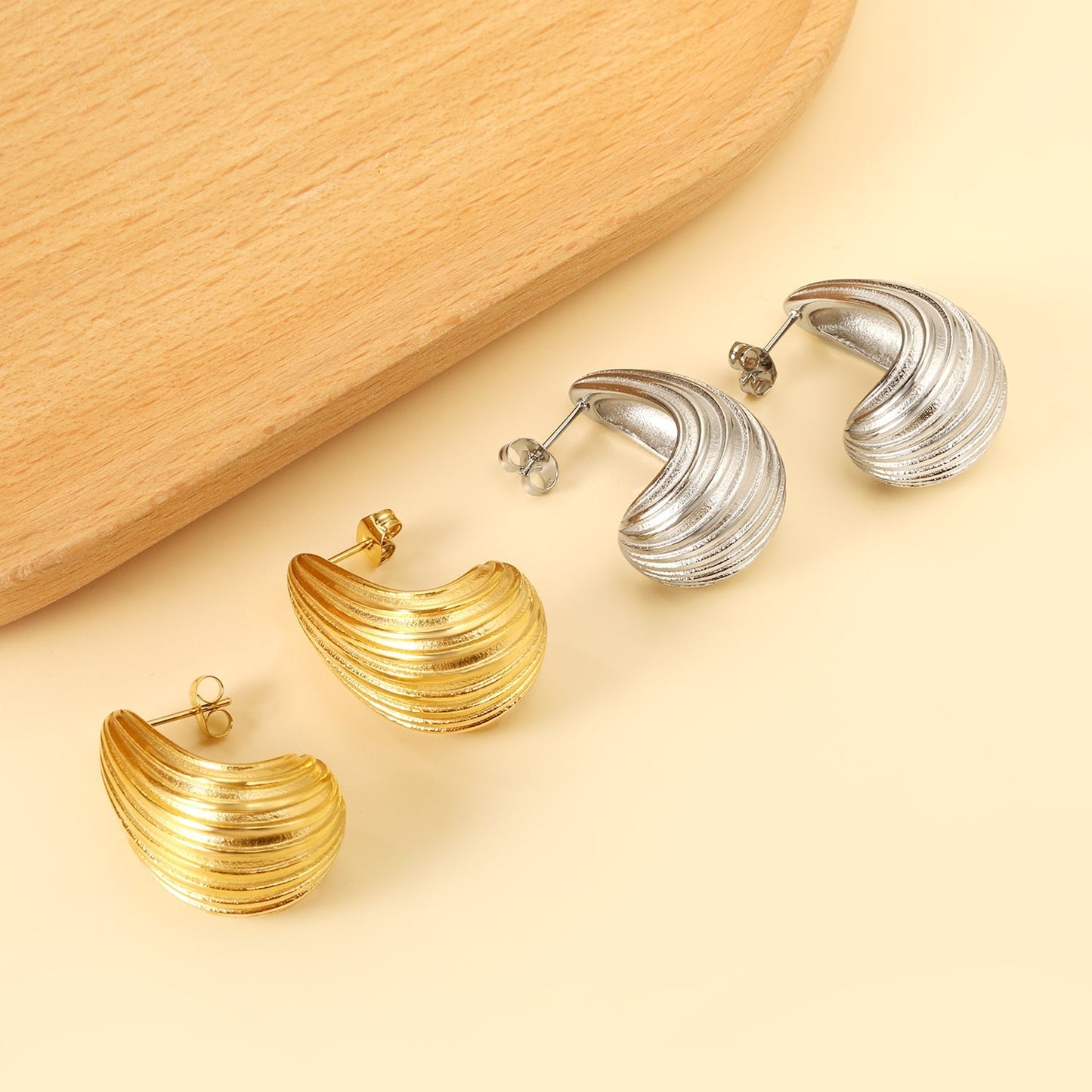 Pendientes Vertical Drop Oval con fusión en Oro 18K