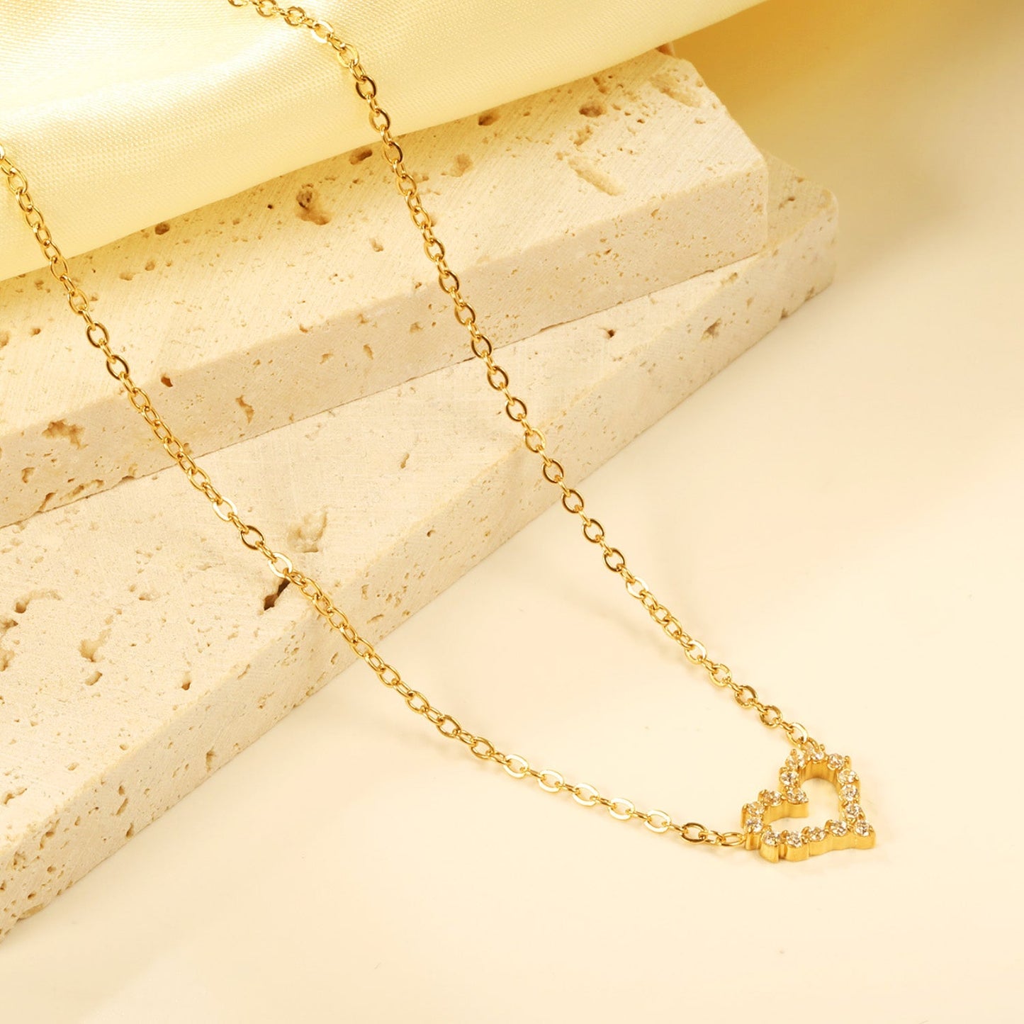 Collar Heart Circle Diamond Edge con fusión en Oro 18K