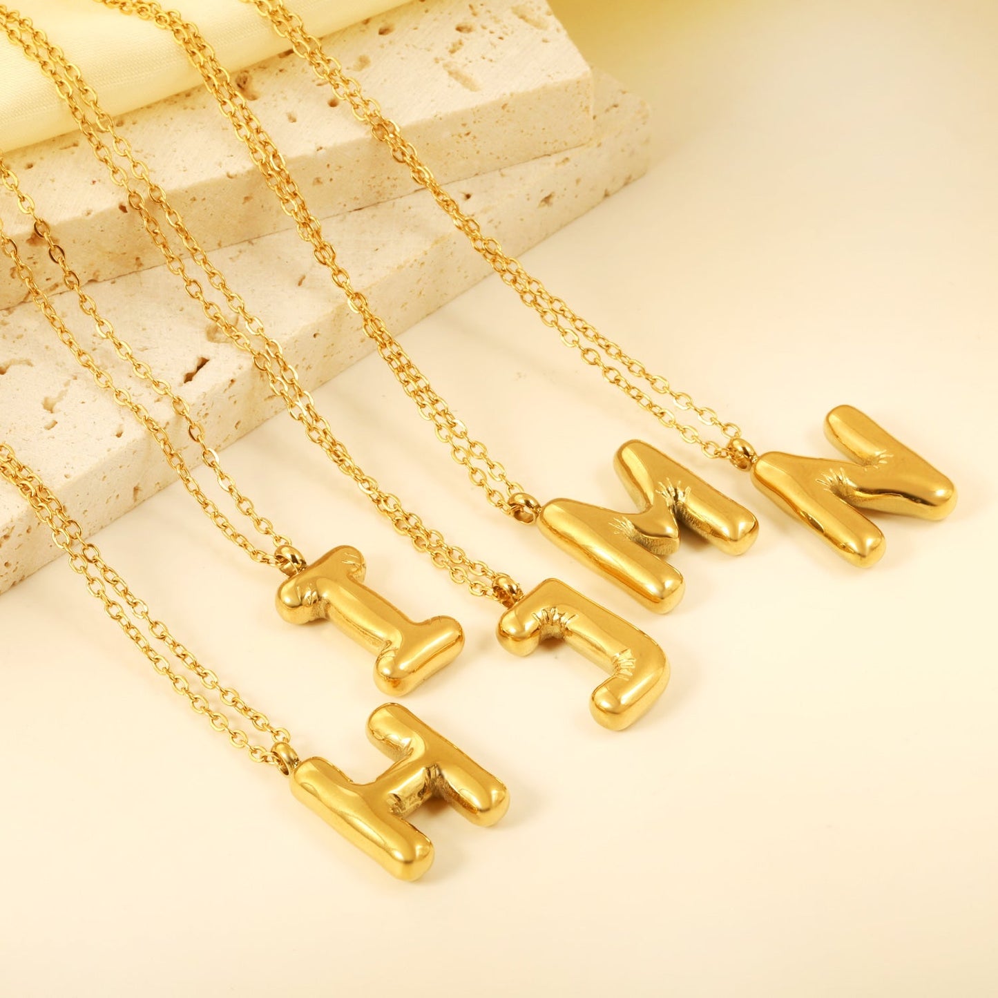 Collar Bubble Letter Alphabet con fusión en Oro 18K