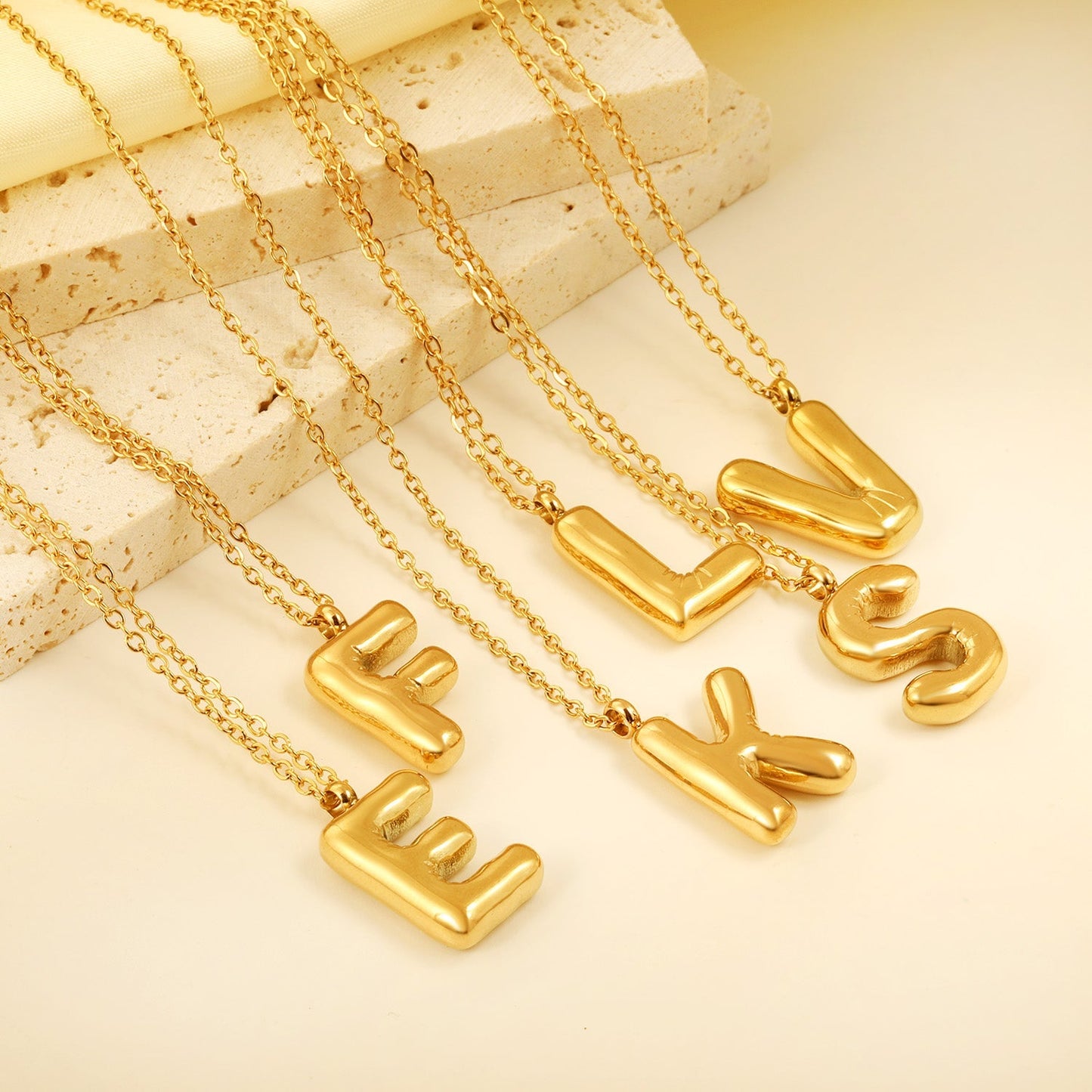 Collar Bubble Letter Alphabet con fusión en Oro 18K