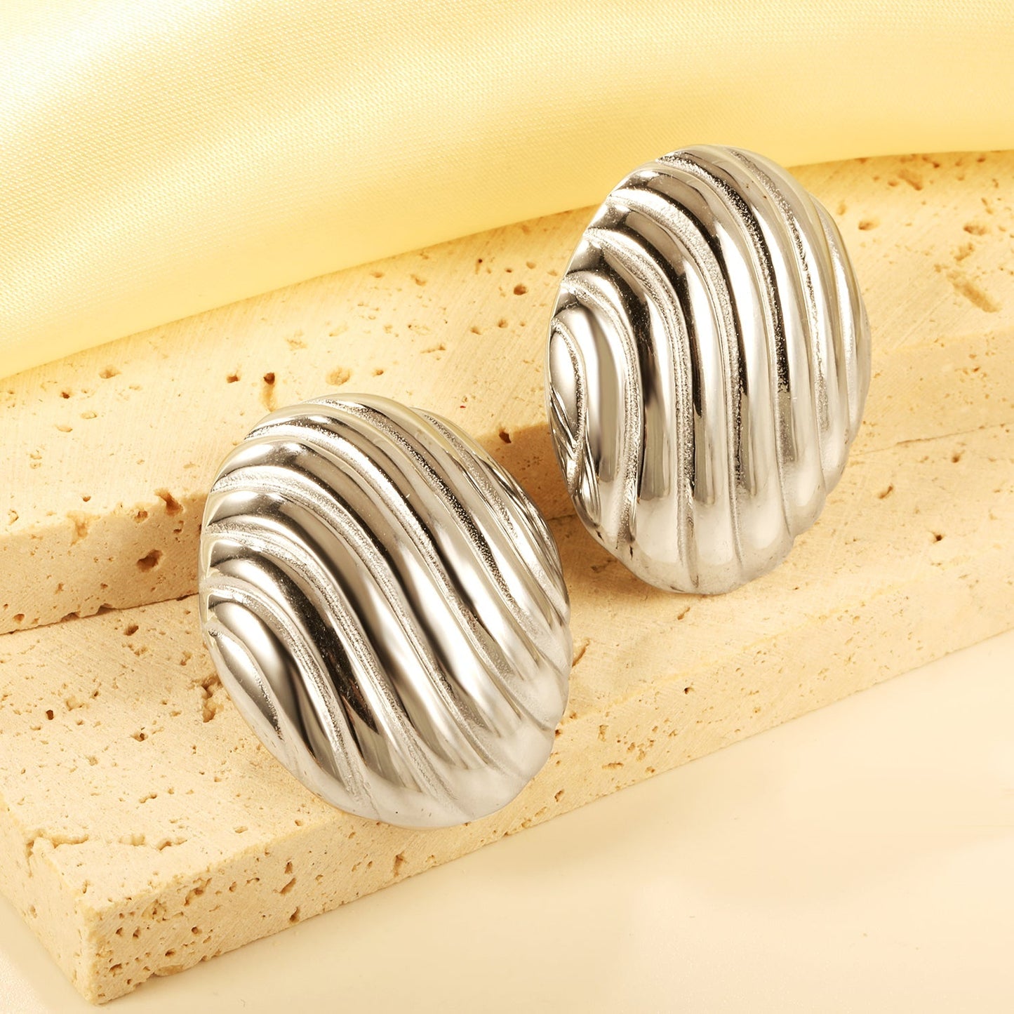 Pendientes Oval Stripe Texture con fusión en Oro 18K