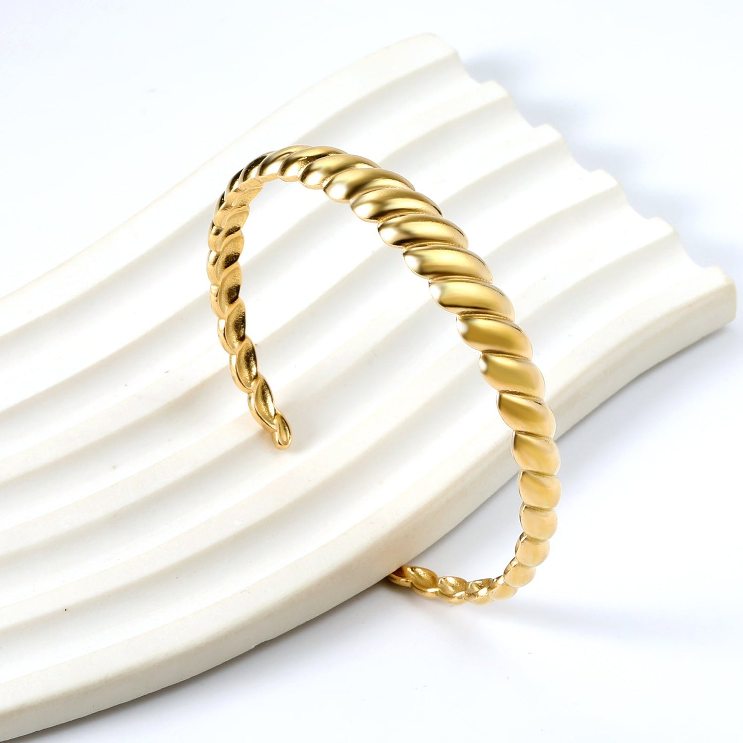 Brazalete Twisted Twist con fusión en Oro 18K