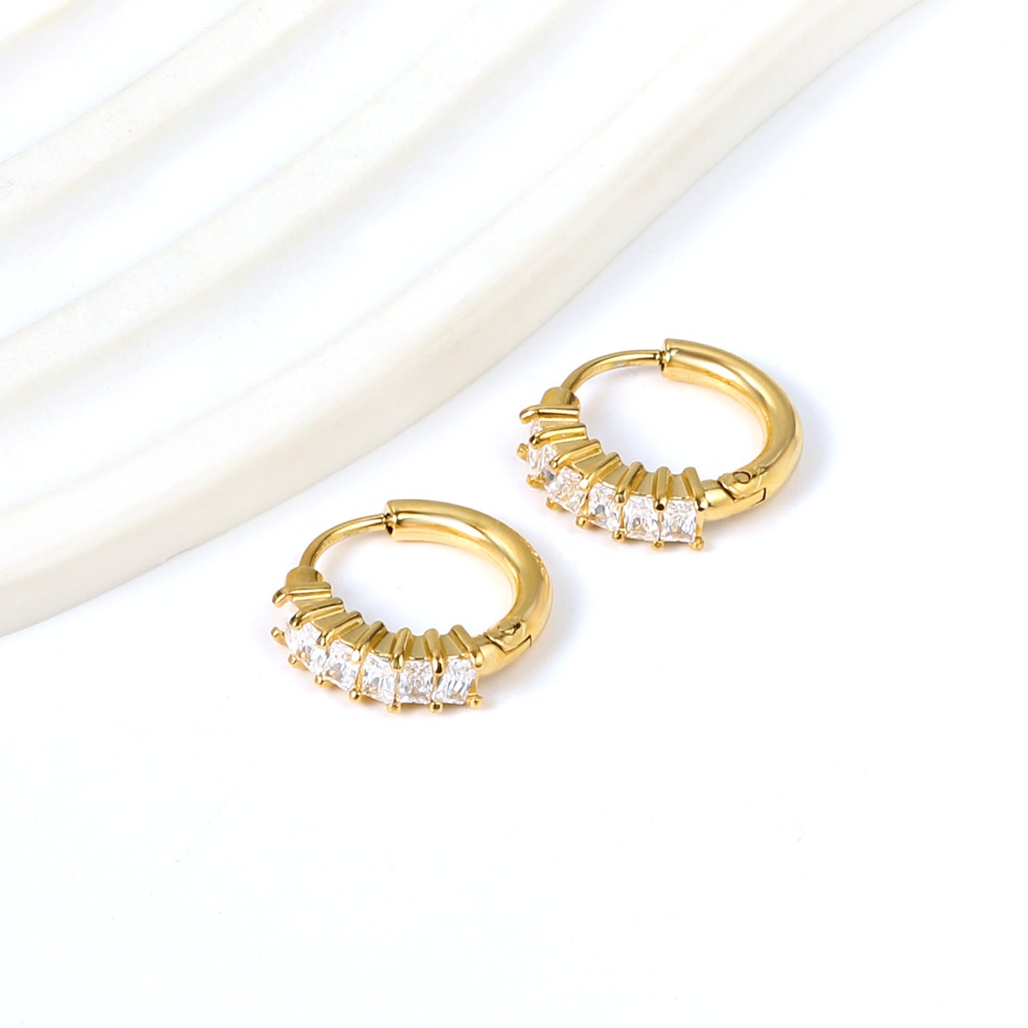 Ear Clips Rectangle Diamond con fusión en Oro 18K
