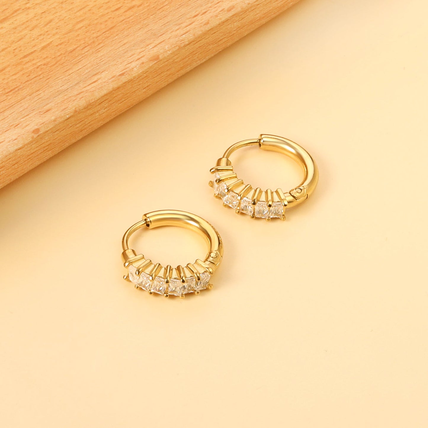 Ear Clips Rectangle Diamond con fusión en Oro 18K