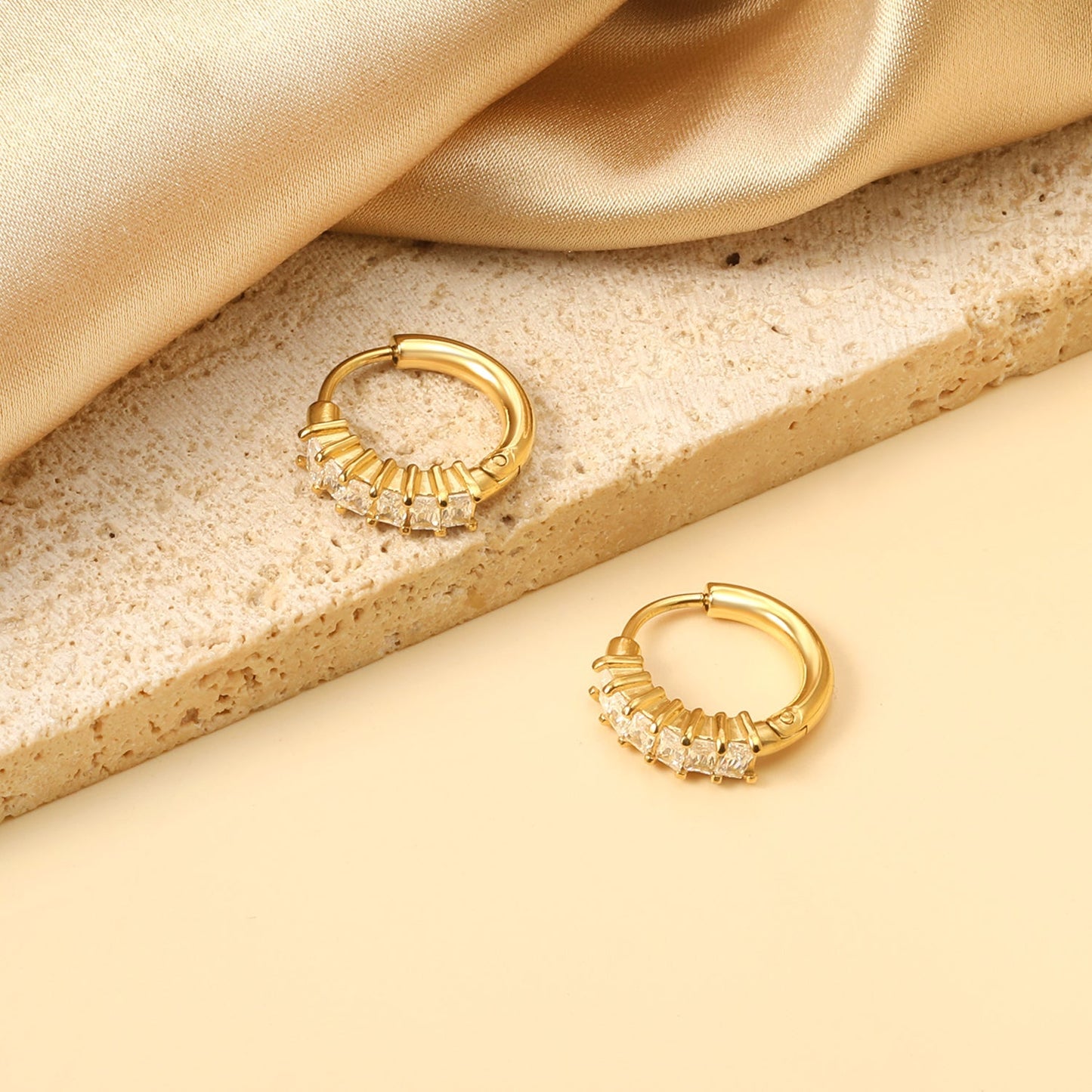 Ear Clips Rectangle Diamond con fusión en Oro 18K