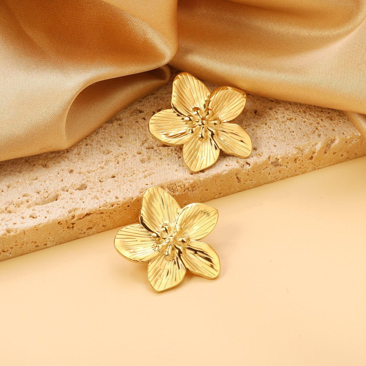 Pendientes Peach Blossom Bloom con fusión en Oro 18K