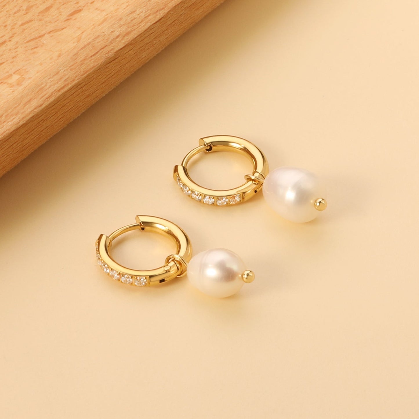 Pendientes Pearl & Diamond Halo con fusión en Oro 18K