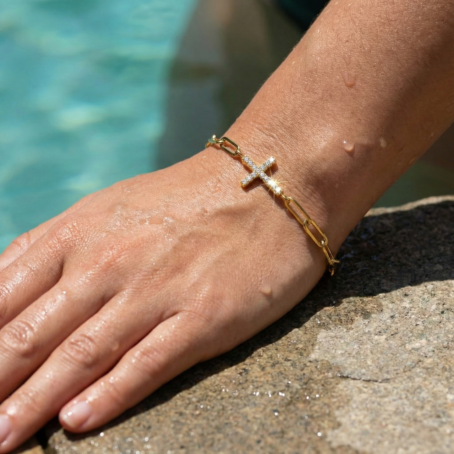 Pulsera Cruz Bianca con fusión en Oro 18K