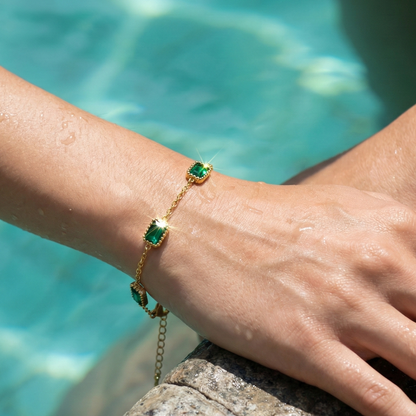 Pulsera Talismán Esmeralda con fusión en Oro 18K