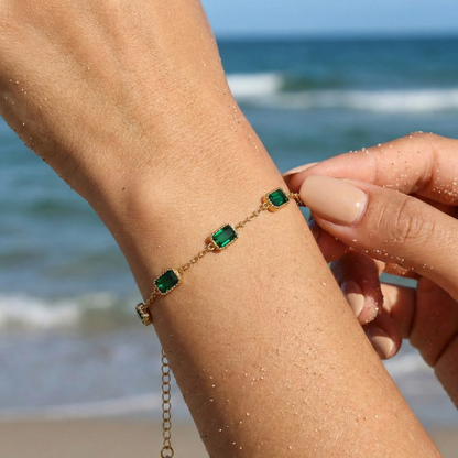 Pulsera Talismán Esmeralda con fusión en Oro 18K