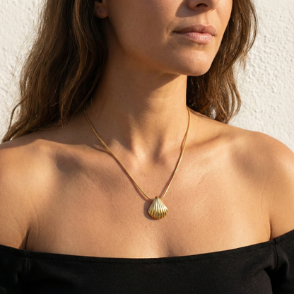 Collar Shell Moonlight con fusión en Oro 18K