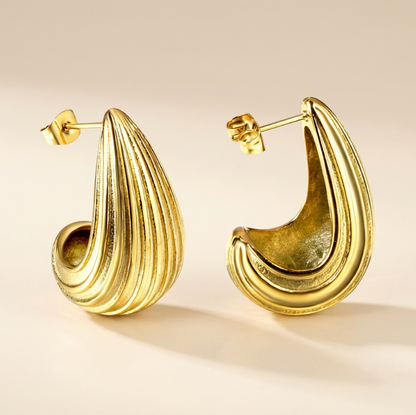 Pendientes Vertical Drop Oval con fusión en Oro 18K