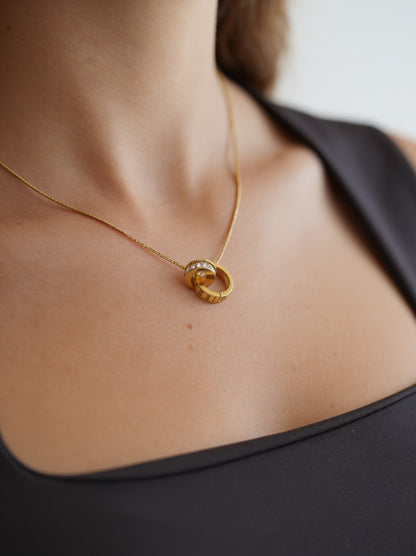 Collar Eternal Roman con fusión en Oro 18K