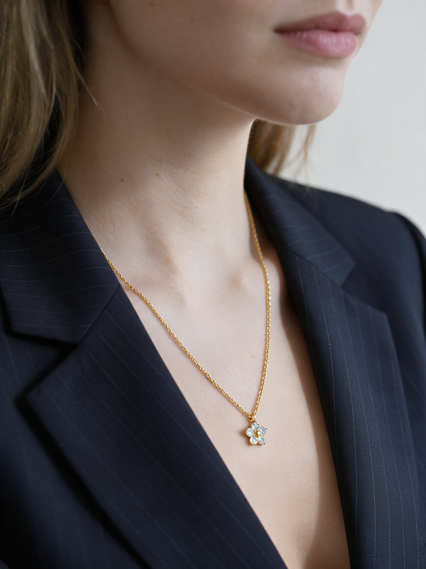 Collar Five Petal Zirconium con fusión en Oro 18K