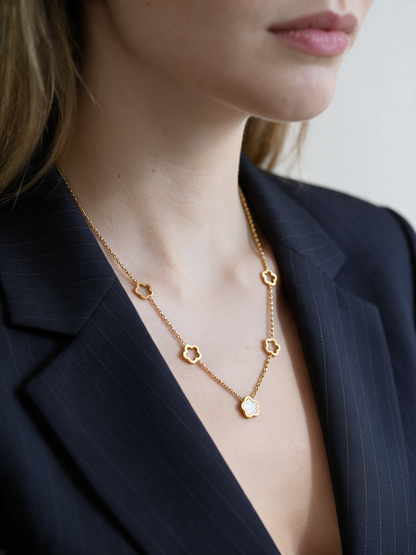 Collar Peach Blossom con fusión en Oro 18K