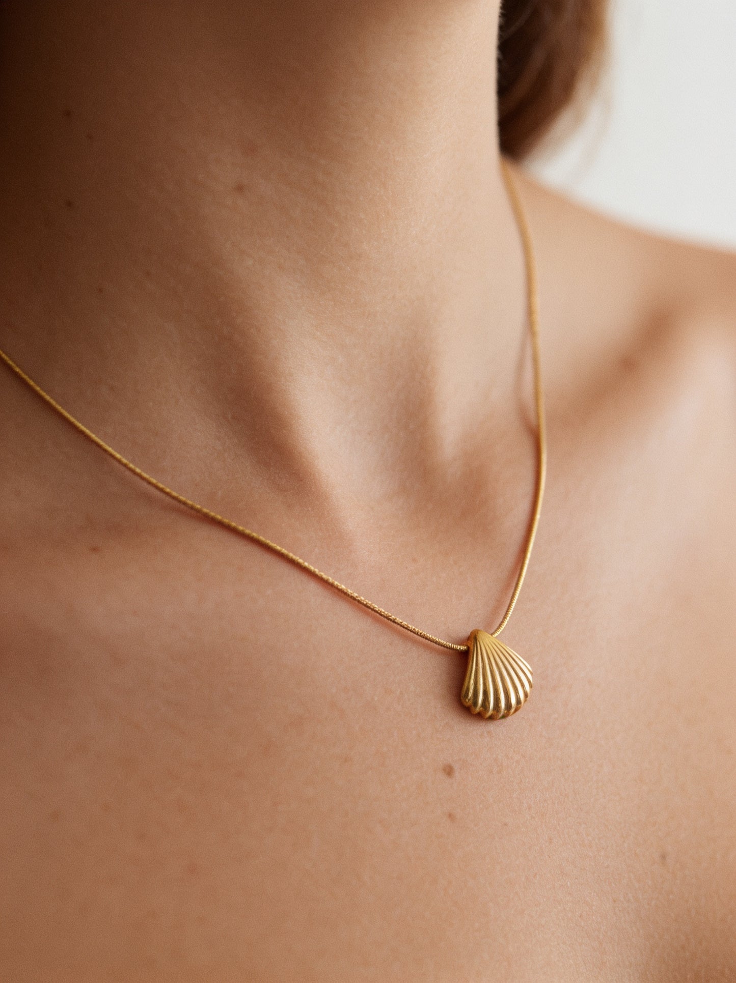 Collar Shell Moonlight con fusión en Oro 18K