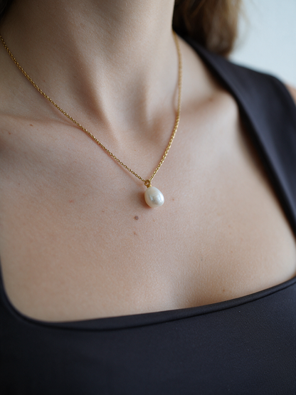 Collar White Pearl Essential con fusión en Oro 18K