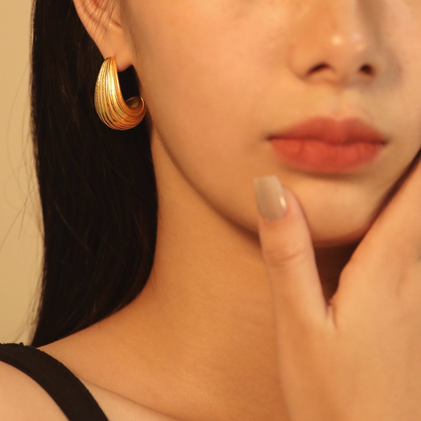 Pendientes Vertical Drop Oval con fusión en Oro 18K