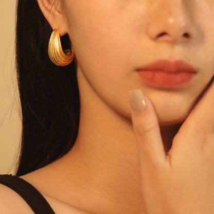 Pendientes Vertical Drop Oval con fusión en Oro 18K