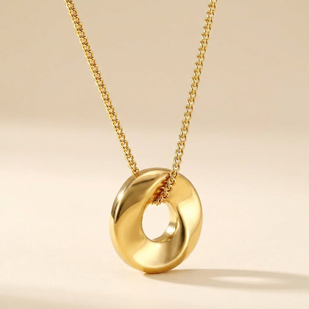 Collar Mobius Circle con fusión en Oro 18K