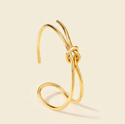 Brazalete Clasp Minimal con fusión en Oro 18K