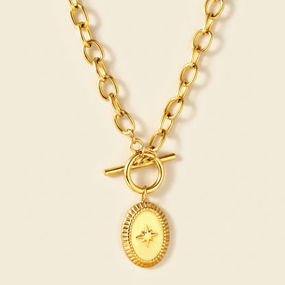 Collar Star Oval Medallion con fusión en Oro 18K