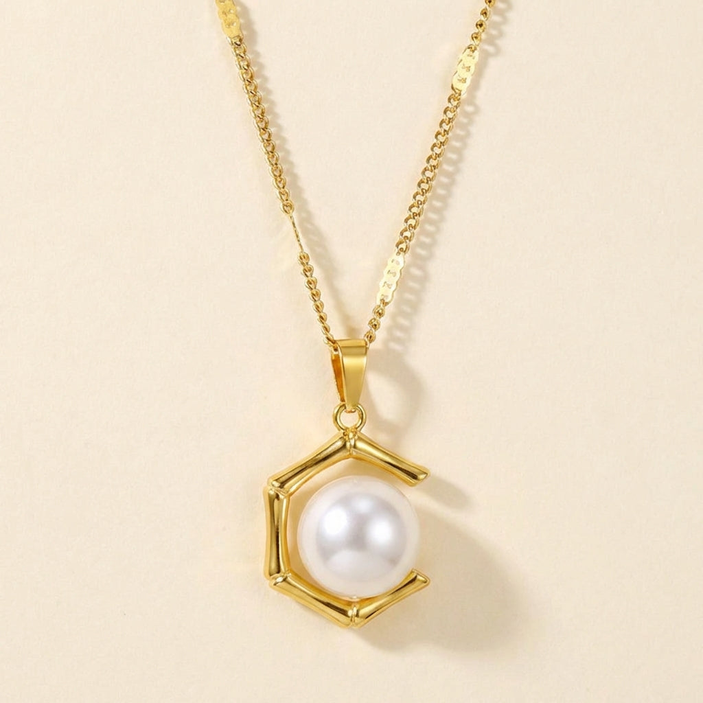 Collar Pentagonal Pearl con fusión en Oro 18K