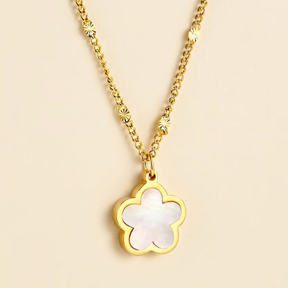 Collar Peach Blossom Shell con fusión en Oro 18K