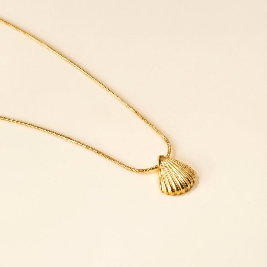 Collar Shell Moonlight con fusión en Oro 18K