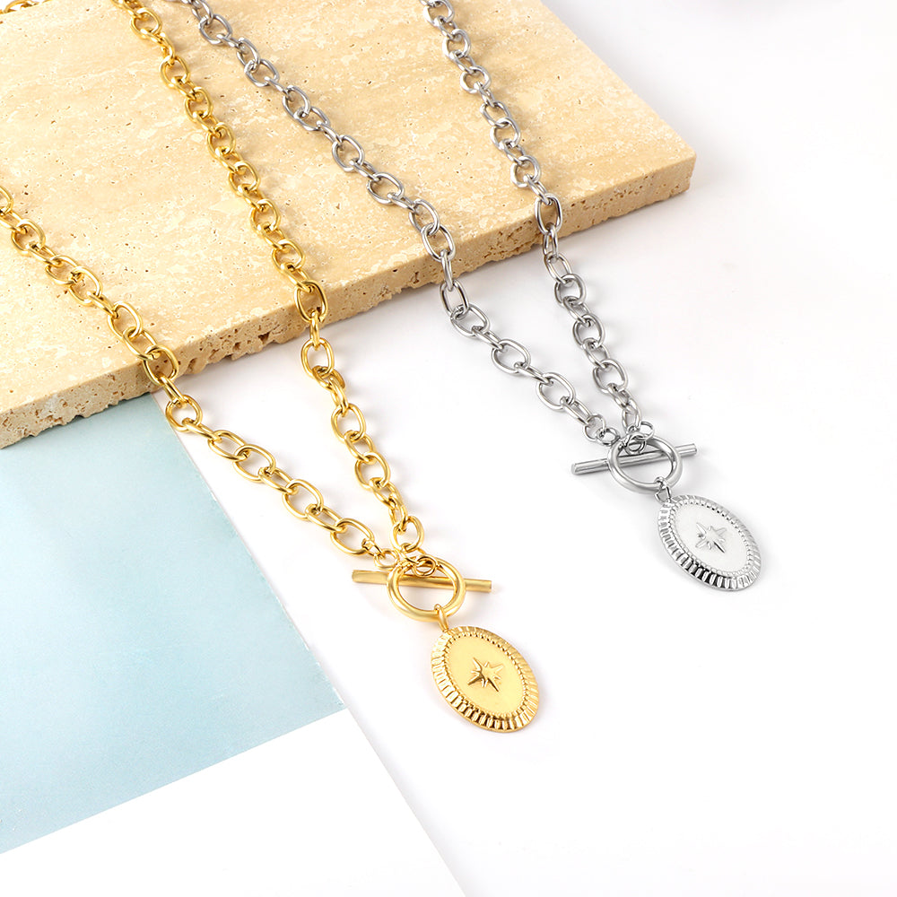 Collar Star Oval Medallion con fusión en Oro 18K