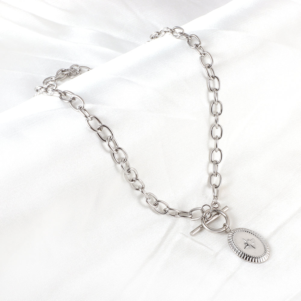 Collar Star Oval Medallion con fusión en Oro 18K