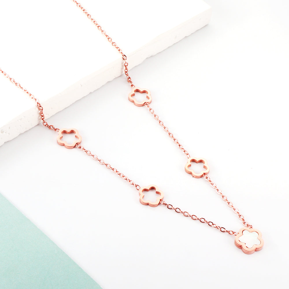 Collar Peach Blossom con fusión en Oro 18K