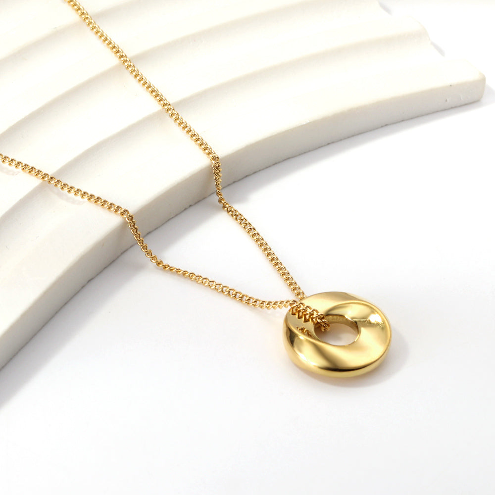 Collar Mobius Circle con fusión en Oro 18K